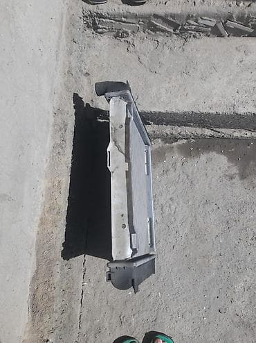 Радиатор охлаждения двигателя для легкового автомобиля. на мерседес