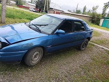 Транспорт: Mazda 323: 1990 г., Седан — 4