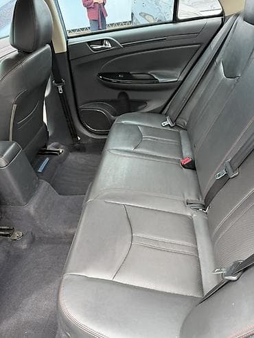 салон кожа: BYD E5: 2020 г., Электромобиль, Седан — 2