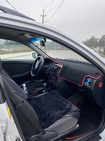 volkswagen cc: Toyota Avensis: 2001 г., 1.8 л, Механика, Бензин, Универсал — 7