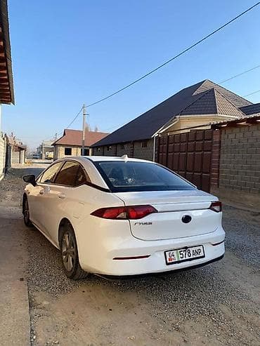 GAC: Электромобиль GAC (Trumpchi) Aion S, белый седан. Основные — 9