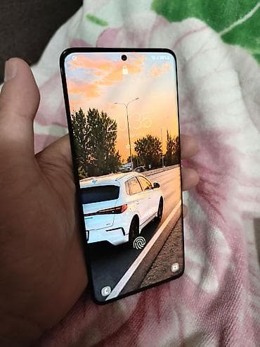 google pixe: Samsung s20plus 8/128 идеал в комплекте коробка и много чехлов+кабель — 2