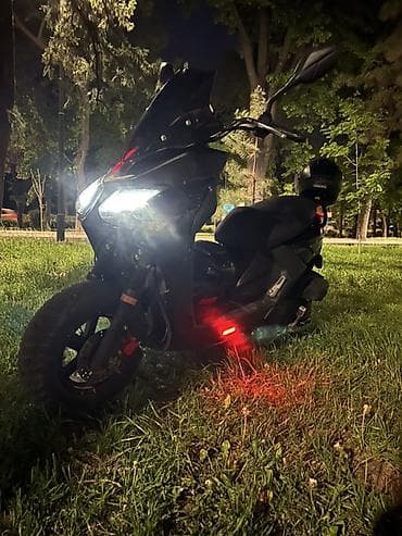 Мототехника: Городской скутер/макси-скутер черного цвета - Агрессивный дизайн — 4