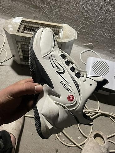 продаю кросовки: Мужские кроссовки, 42, Fashion, Б/у, цвет - Белый — 3