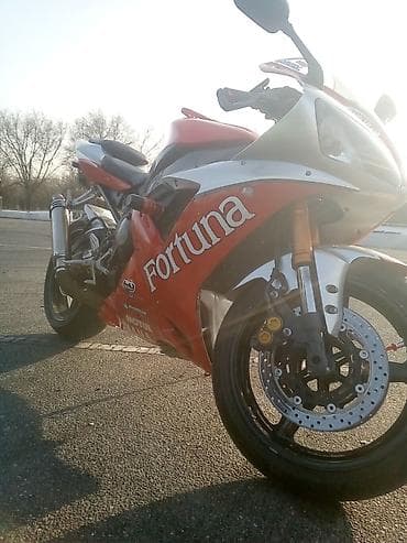 harley davidson: Спортивный мотоцикл Yamaha r1 в стилизации гоночной команды Fortuna — 6