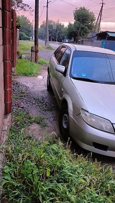 Транспорт: Mazda 323: 2003 г., 1.6 л, Кол менен иштөөчү, Бензин, Хетчбек — 4