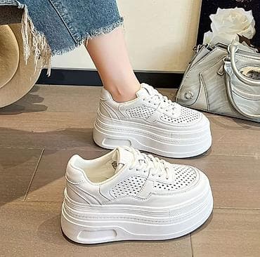 женские кроссы: Женские кроссовки в белом цвете 38го размера, по стельке 24 — 1