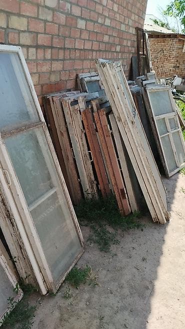 Отдам старые деревянные окна за 2 литра колы. Заберите самовывозом at lalafo.kg Отдам старые деревянные окна за 2 литра колы. Заберите самовывозом