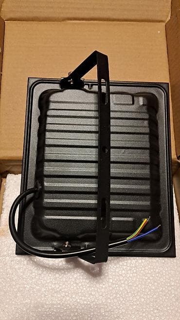 Освещение: Светодиодный прожектор Yaming, 100W, IP66. Особенности: - Мощность — 3