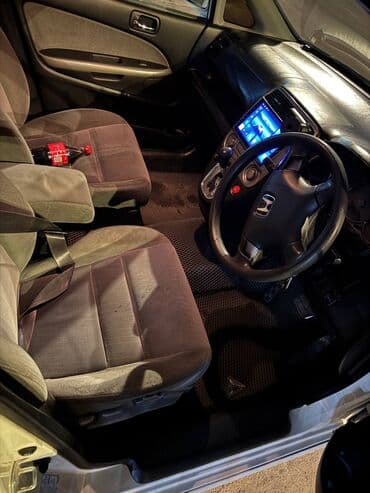 step vagon: Honda Stream: 2003 г., 2 л, Автомат, Бензин, Минивэн — 8