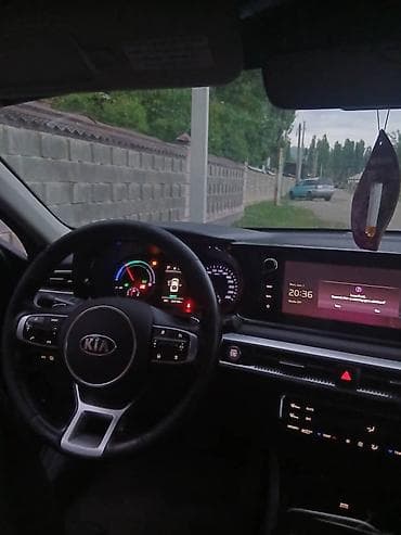 chrysler pacifica: Kia K5: 2021 г., Седан — 8
