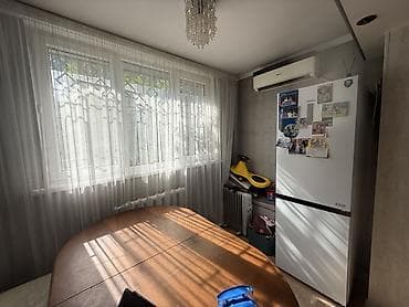 -Продаю 3к КВ 7-мкр на 1этаже -В 5- минутах ходьбы: детсад-135 и 20 — 3