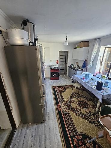 Үйлөр: Продаётся дом в г. Балыкчы, адрес: ул. Ленинградский, 16а. Основные — 10
