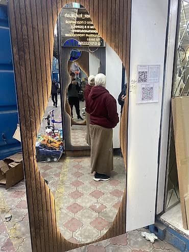 Зеркала: Напольное зеркало с волнообразной формой и подсветкой - Тип — 2