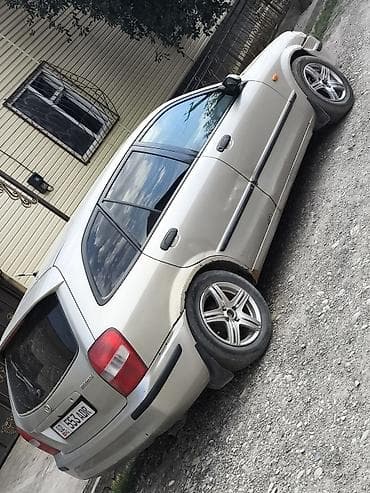 byd e2: Mazda 323: 1999 г., Механика, Бензин, Хэтчбэк — 5