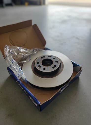 Предний тормозной диск Kia 2019 г., Б/у, Оригинал at lalafo.kg Предний тормозной диск Kia 2019 г., Б/у, Оригинал