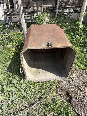 зонт бу: Продается металлический бак с выраженной ржавчиной, имеющий — 2