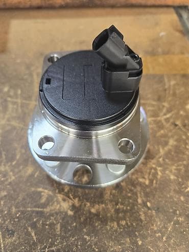 Автозапчасти: Ford Mondeo 2000-7 Ступица колеса в сборе с датчиком ABS Описание: - — 2