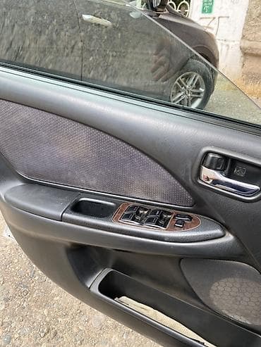 Унаа: Toyota Avensis: 2001 г., 1.8 л, Кол менен иштөөчү, Бензин, Лифтбек — 8