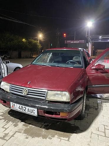 есть трещина: Volkswagen Vento: 1992 г., Ручные, Бензин, Седан — 4