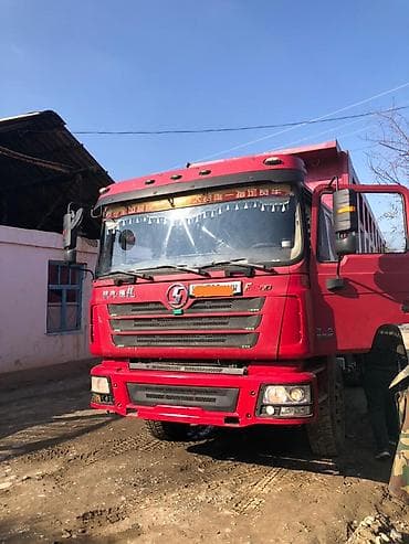 Самосвал Shaanxi (Shacman) красного цвета. - Колесная формула: 6x4 -