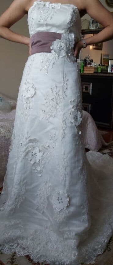 Свадебное платье. После химчистки. Размер с 42-46. В отличном