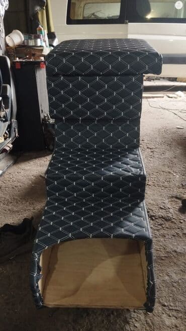 Центральная консоль(тонель,подлокотник) на спринтер,между передних