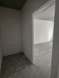 срочно продаётся 1 комнатная квартира в районе ошского рынка по улице молодая гвардия токтогула: 1 комната, 51 м², 108 серия, 6 этаж, ПСО (под самоотделку) — 14