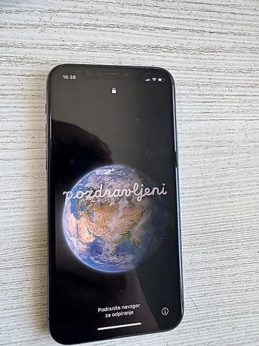 Смартфон Apple iPhone с тройной основной камерой и вспышкой, корпус
