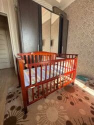 трансформер бешик: Продаю детскую кроватку! Возраст от 1 месяца до 4-5 лет! Состояние — 3