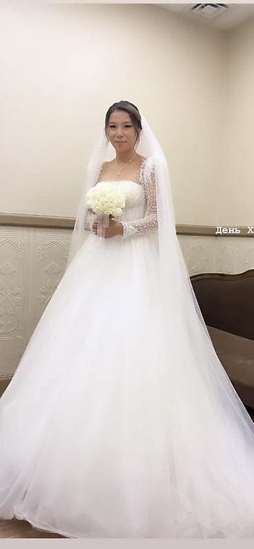 Вечернее платье, Пышное, Длинная модель, С рукавами, Корсет, S