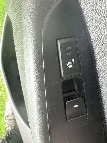 Кнопка стеклоподъёмника задняя правая для Hyundai Tucson TL (третье