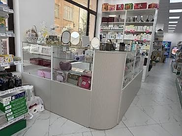 most: Торговая витрина/остров для магазина косметики и аксессуаров - — 1