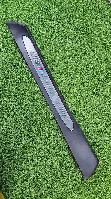 bmw e12: Накладка порога задняя правая М е60 7 897 246 Год 2006 Есть дефект В — 2