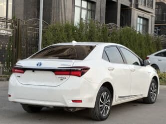 купить авто без посредников от хозяина недорого: Toyota Corolla: 2019 г., 1.8 л, Робот, Гибрид, Седан — 3