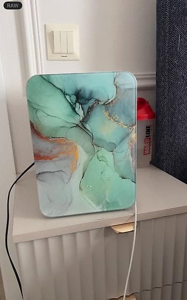 компактный холодильник: Мини-холодильник для косметики и напитков - Компактный настольный — 1