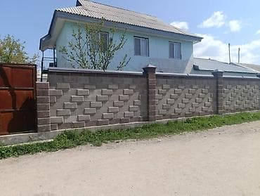 участки продаю: Продается жилой дом с большим закрытым двором. Основные — 4