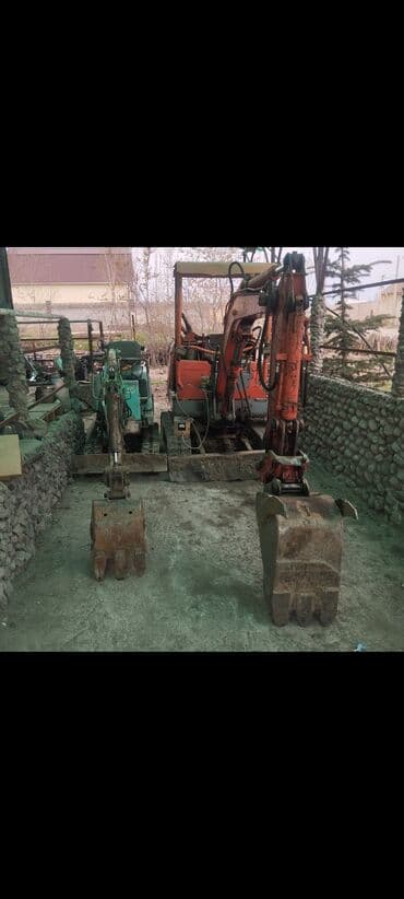 инструмент для огорода: Продаются Мини-экскаваторы на гусеничном ходу Предлагаются два — 4
