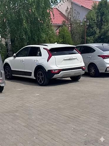 тойота приус с: Kia Niro: 2022 г., 1.6 л, Робот, Гибрид, Кроссовер — 2