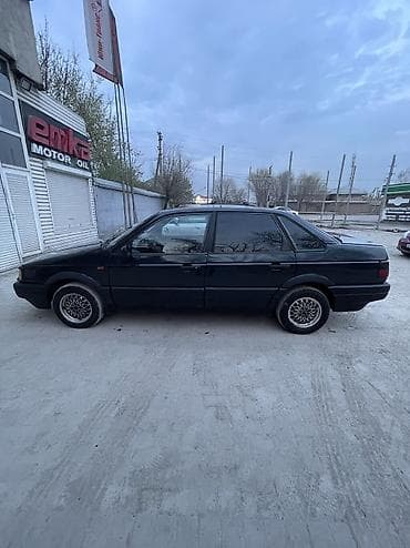 бир: Volkswagen Passat: 1992 г., 1.8 л, Кол менен иштөөчү, Бензин, Седан — 6