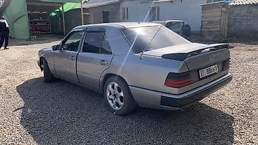 Mercedes-Benz W124: 1993 г., Седан — 2