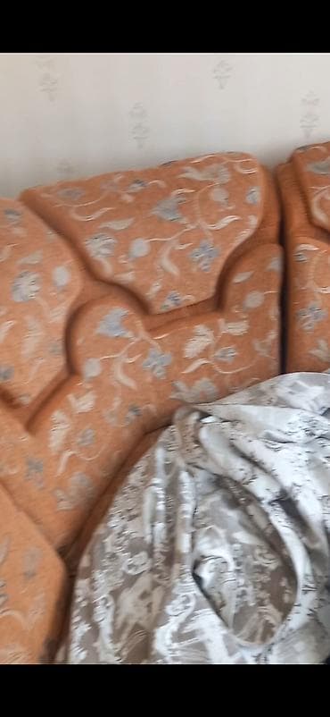 кухыный мебел бу: Угловой диван сатылат состояние жакшы стол менен — 1
