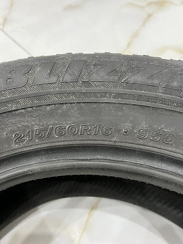 Шины 215 / 60 / R 16, Зима, Б/у, Пара, Легковые, Bridgestone