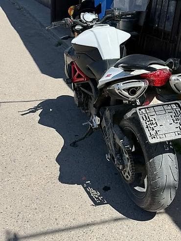 Мотоциклы: Беналли 600cc 16000km Цена 220000тыс Мотоцикл-стритфайтер MV Agusta — 2
