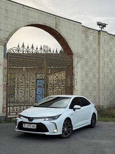 4runner 2017: Toyota Corolla: 2022 г., 1.8 л, Вариатор, Гибрид, Седан — 1