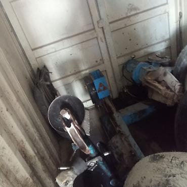 Домкраты, подъемники: Шиномонтажное оборудование комплектом контейнер 45 тоник Состав: - — 4