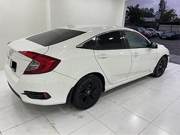 аренда honda: Honda Civic: 2017 г., 1.5 л, Вариатор, Бензин, Хэтчбэк — 4