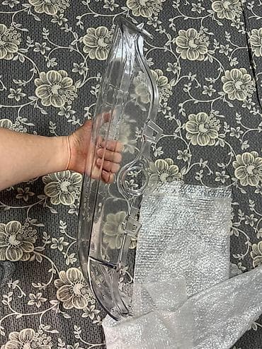 Трубки, патрубки, шланги: Продается пара передних стекол для фар БМВ E39, 5 серии. Материал — 7