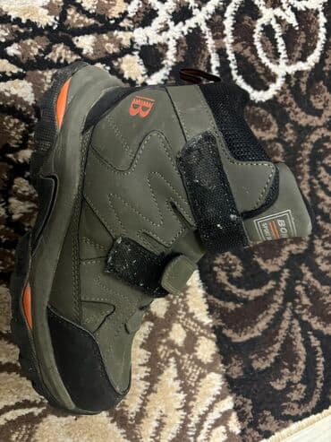 спортивное оборудование: Продается ботинки — 1