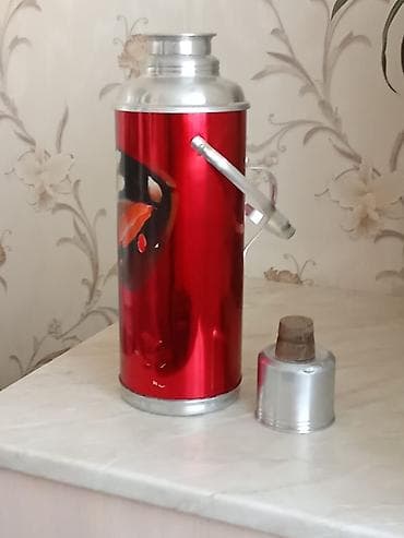 Продаю термос, 2 литра. Долго держит кипяток . Хорошое состояние